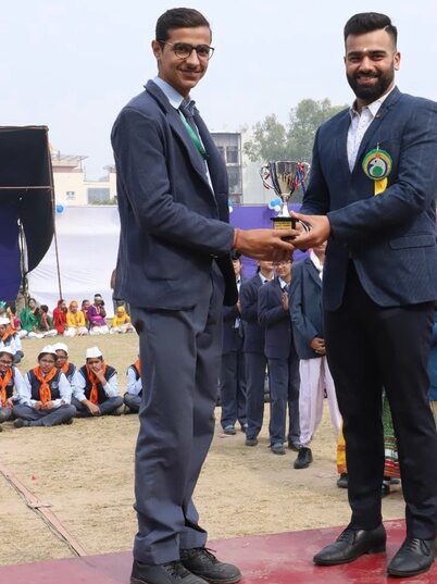 Ayush receiving the Marker Cup for Best Musician